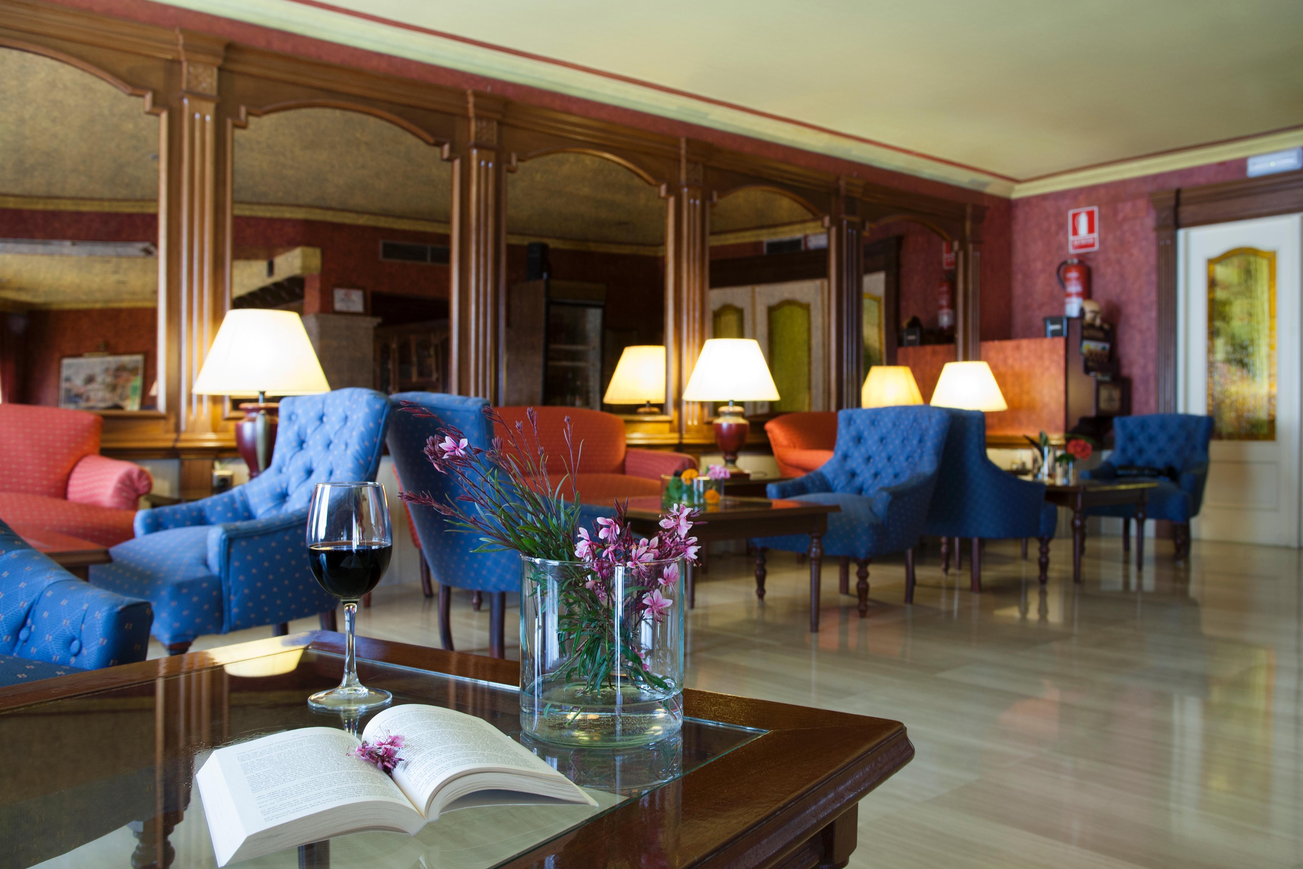 Hotel Plaza Cavana Нерха Екстер'єр фото