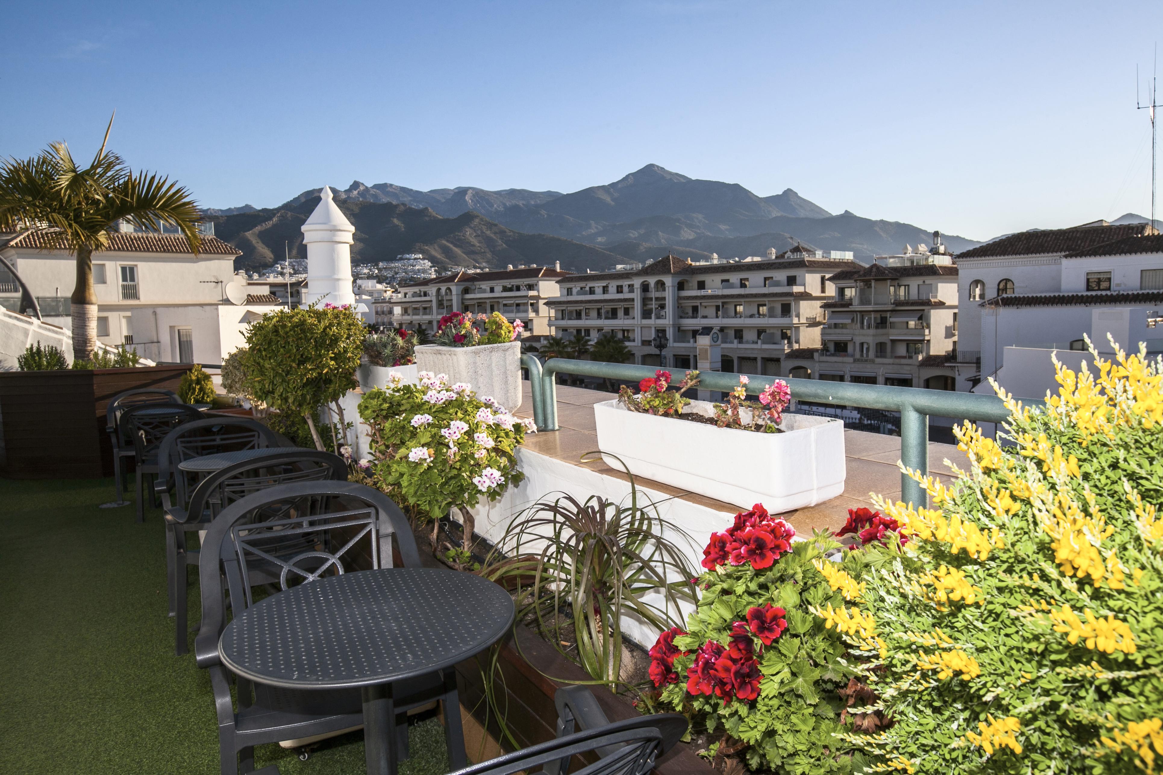 Hotel Plaza Cavana Нерха Екстер'єр фото