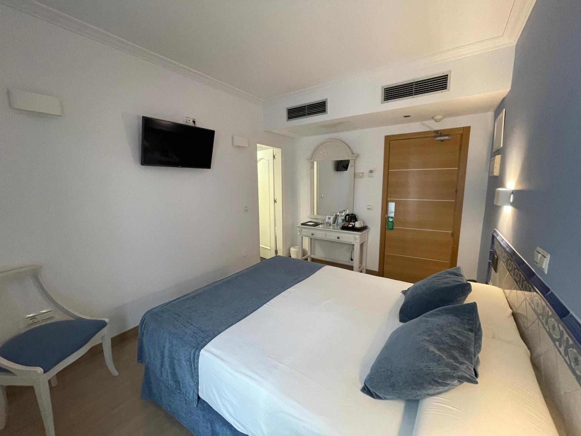 Hotel Plaza Cavana Нерха Екстер'єр фото
