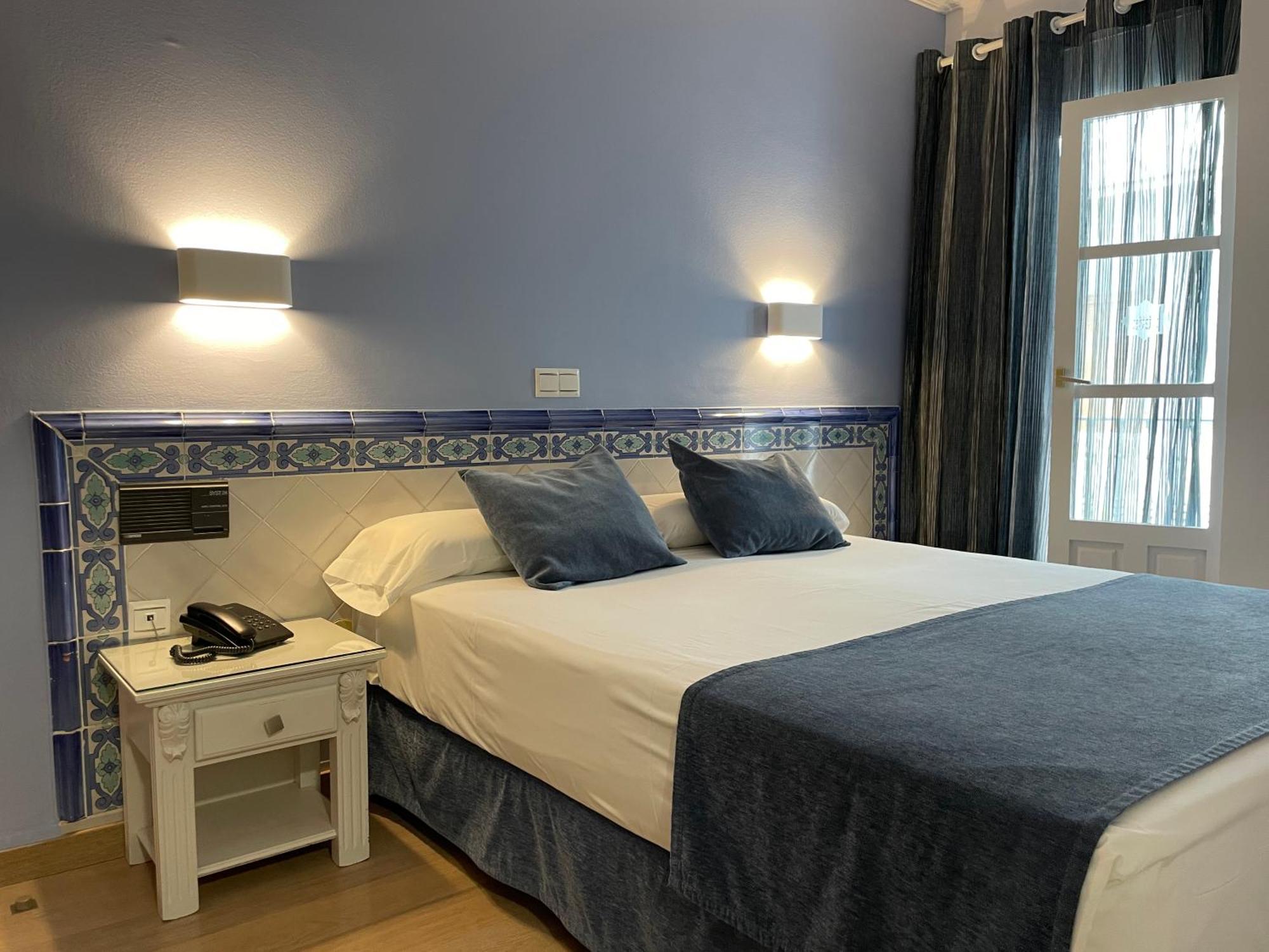 Hotel Plaza Cavana Нерха Екстер'єр фото