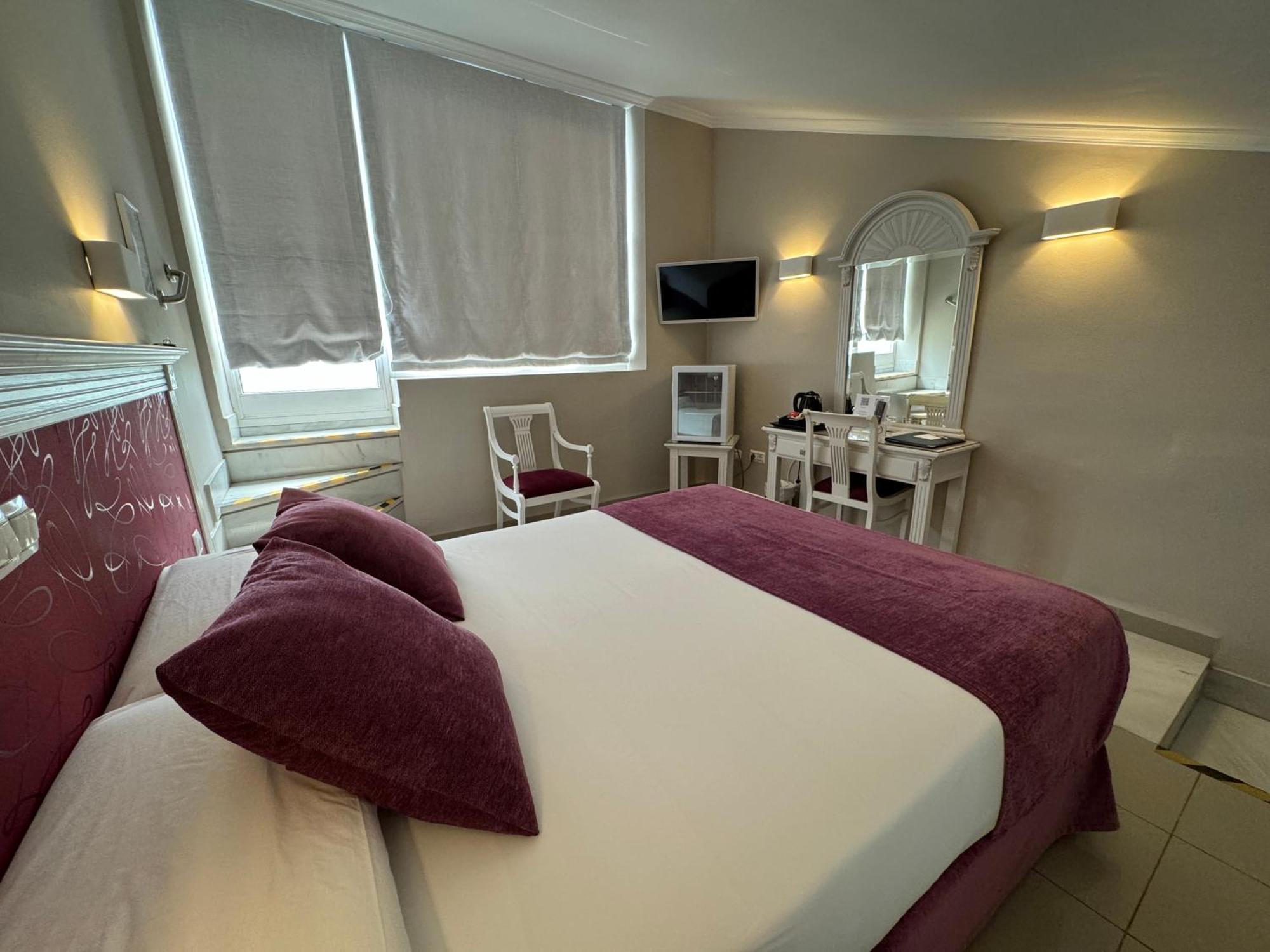 Hotel Plaza Cavana Нерха Екстер'єр фото