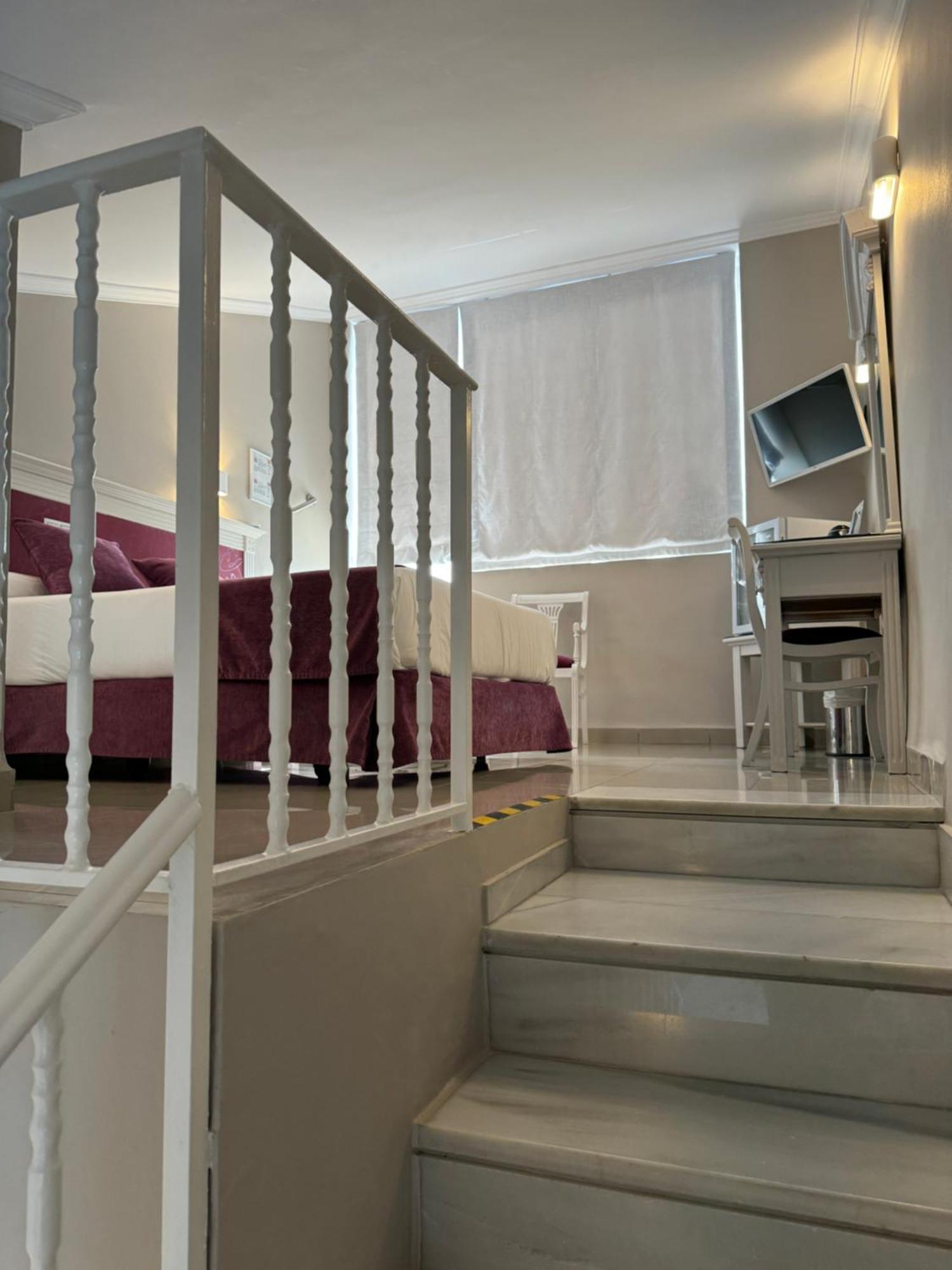 Hotel Plaza Cavana Нерха Екстер'єр фото