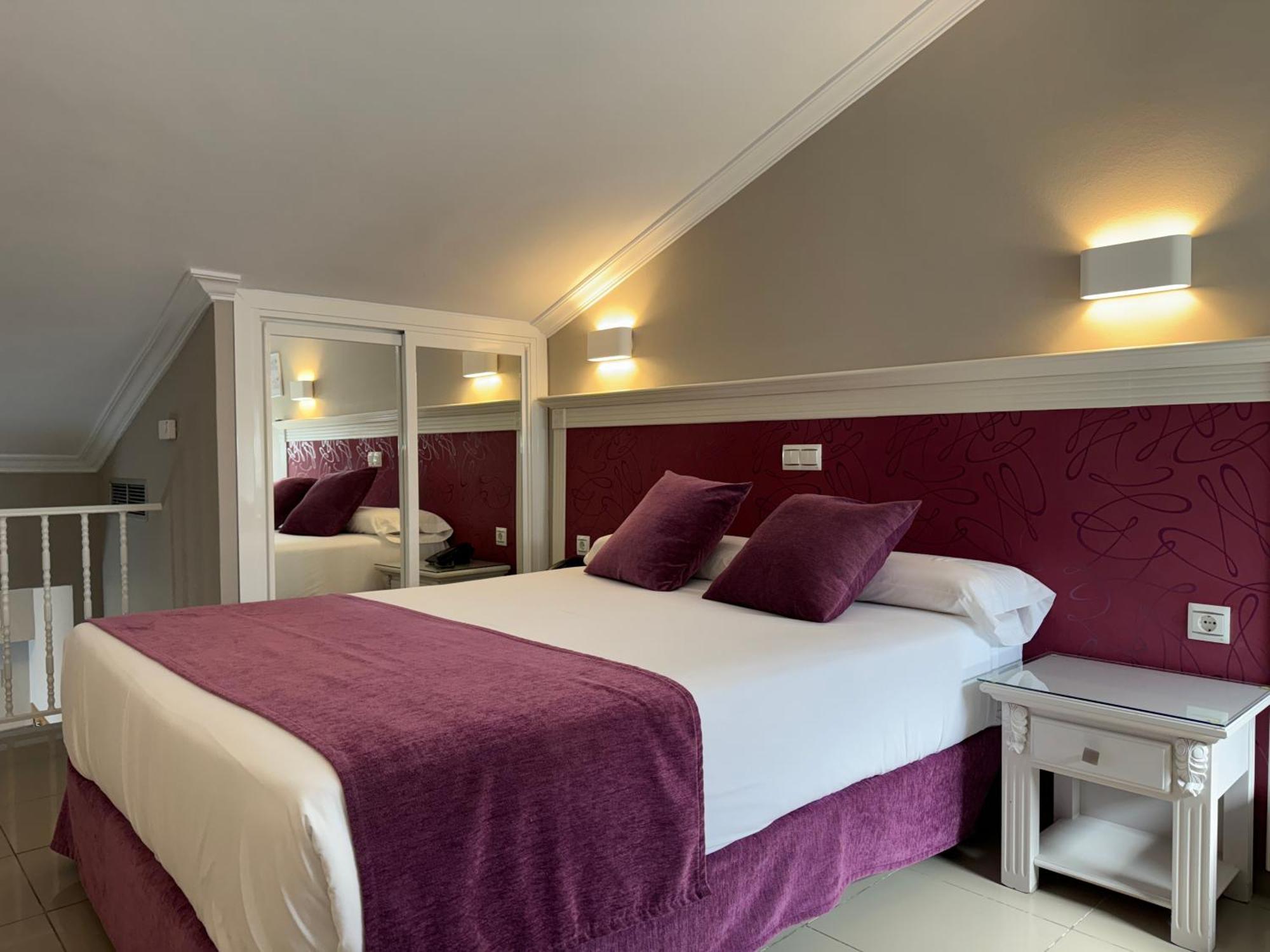 Hotel Plaza Cavana Нерха Екстер'єр фото