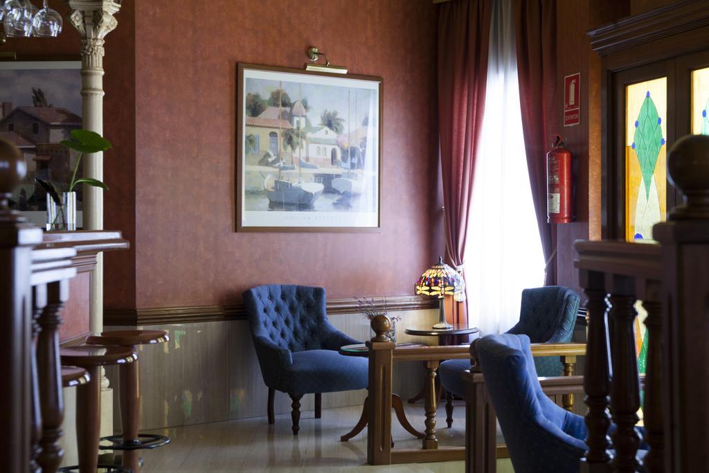 Hotel Plaza Cavana Нерха Екстер'єр фото