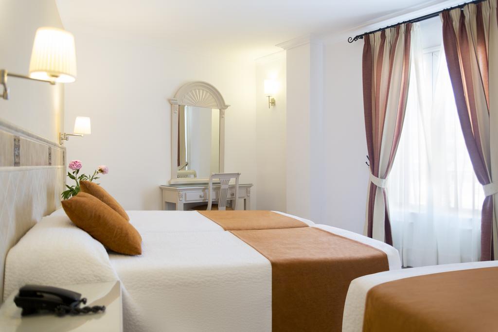 Hotel Plaza Cavana Нерха Екстер'єр фото