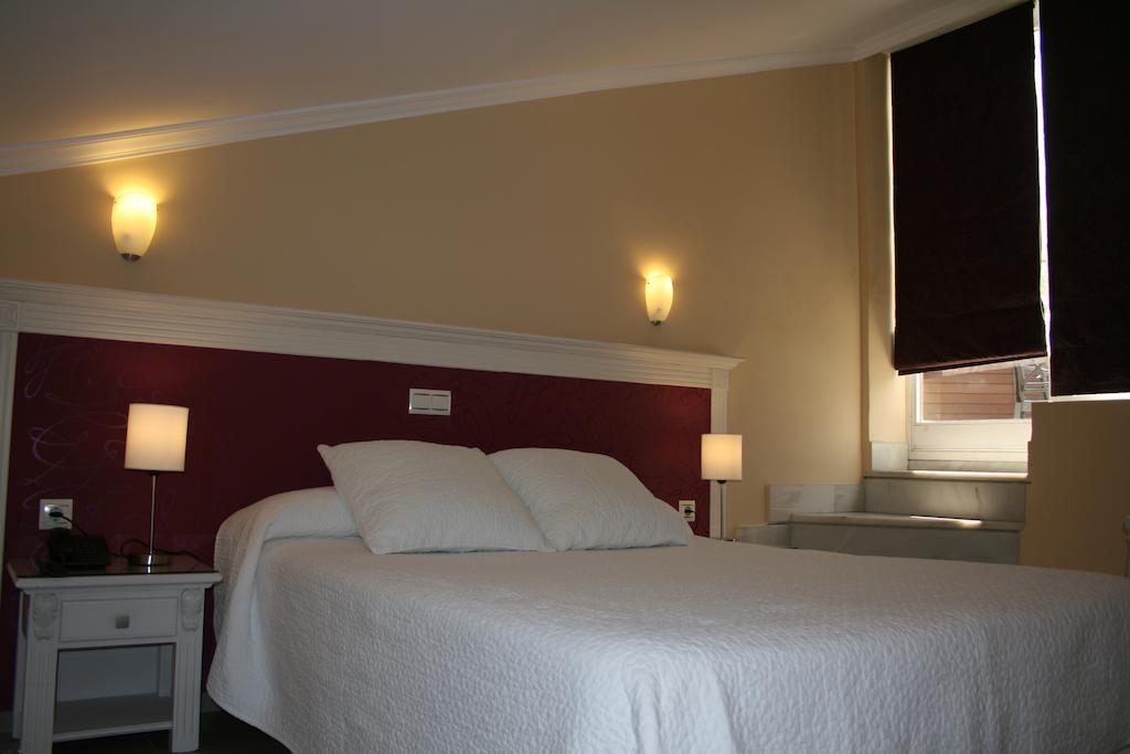 Hotel Plaza Cavana Нерха Екстер'єр фото