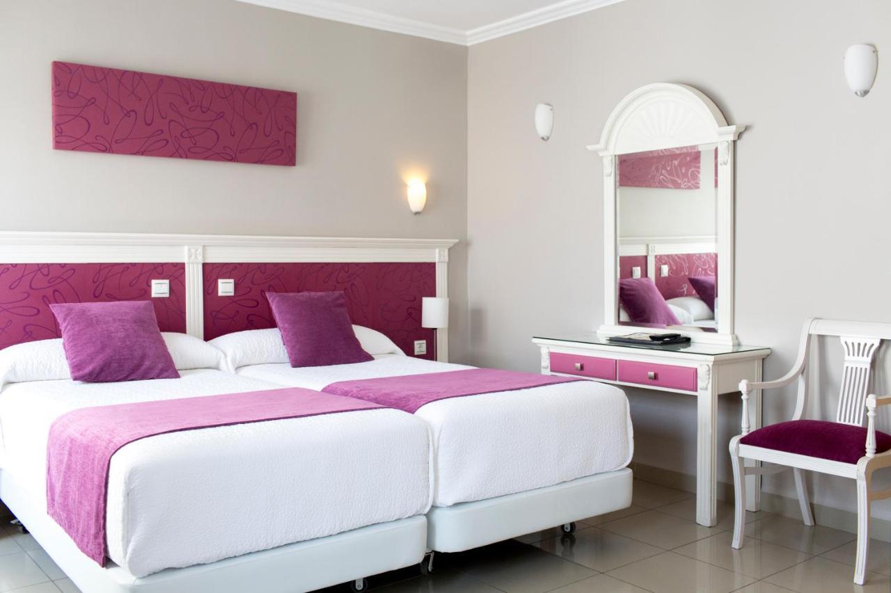 Hotel Plaza Cavana Нерха Екстер'єр фото