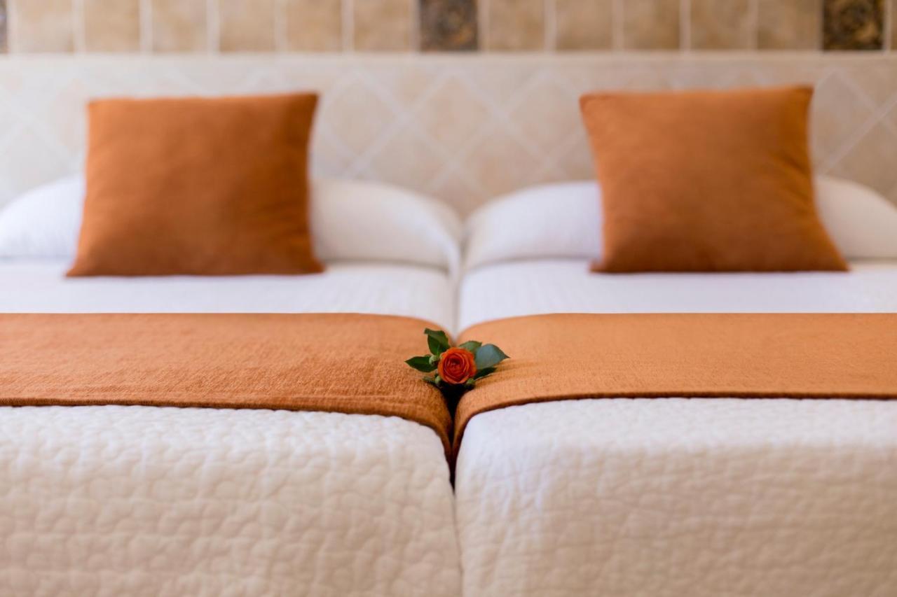 Hotel Plaza Cavana Нерха Екстер'єр фото