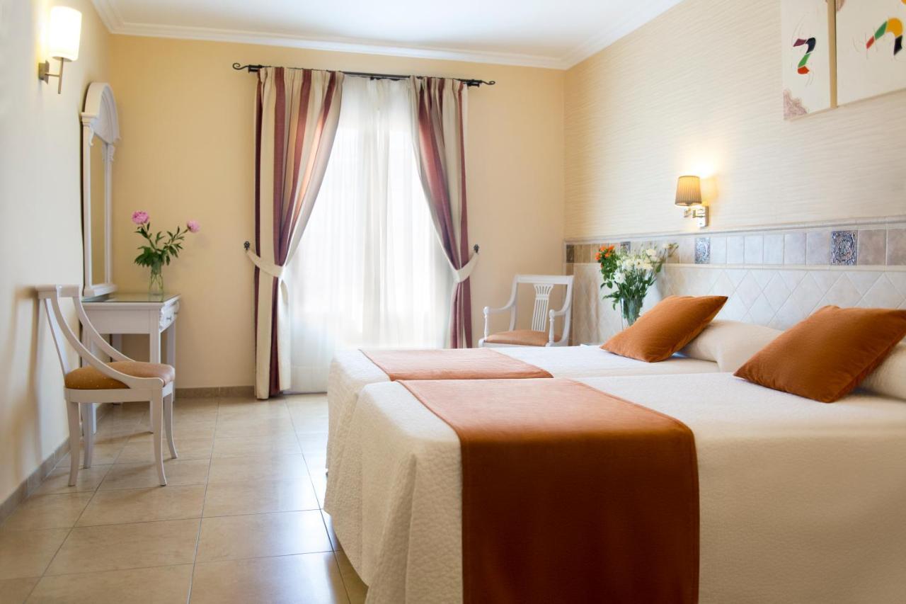 Hotel Plaza Cavana Нерха Екстер'єр фото
